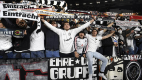 Adeptos do West Ham atacados em bar por apoiantes do Eintracht Frankfurt