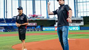 Max Verstappen experimenta beisebol em Miami