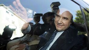 Vale e Azevedo finta a Justiça e vive com milhões desviados