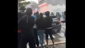 Caos voltou a França: claques de Marselha e Feyenoord marcaram 'batalha' e polícia interveio