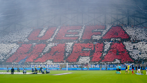 «UEFA Máfia»: a mensagem dos adeptos do Marselha antes do jogo com o Feyenoord