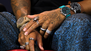 FIA proíbe piercings e Hamilton fica com GP de Miami em risco: «Tenho um que nem posso dizer onde está...»