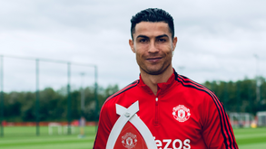 Cristiano Ronaldo recebe prémio de melhor jogador do mês do Manchester United