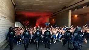 Adeptos do FC Porto chegam ao Estádio da Luz escoltados pela PSP