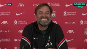 Guardiola disse que toda a gente em Inglaterra apoiava o Liverpool e Klopp... 'desmanchou-se' a rir