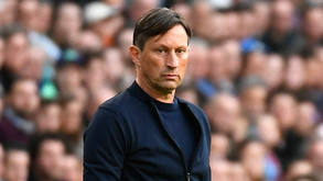 «Seis árbitros e nenhum capaz de decidir bem... inacreditável»: Roger Schmidt saiu irritado da flash interview