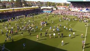 Bristol Rovers precisava de ganhar por 7 golos, a 30 minutos do fim vencia por 3 e depois aconteceu... isto