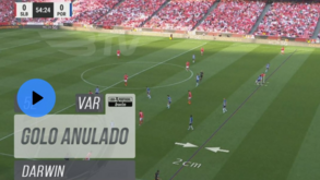Benfica-FC Porto: o golo anulado a Darwin por fora de jogo de 2 centímetros
