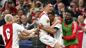 Ajax goleia Heerenveen e sagra-se campeão holandês; PSV de Roger Schmidt em segundo