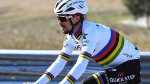 Julian Alaphilippe regressa ao treino condicionado após queda em Liège