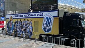 FC Porto mostra autocarro que vai conduzir os campeões nacionais até aos Aliados