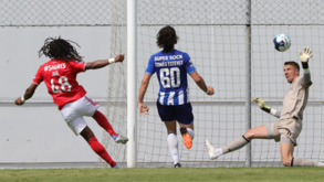 Benfica B vence clássico com o FC Porto B e sobe à condição ao 4.º lugar da Liga Sabseg