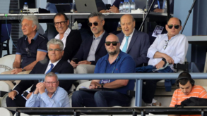 Pinto da Costa e outros dirigentes do FC Porto assistiram à vitória do Benfica B ante os dragões