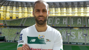 Polónia: Flávio Paixão renova pelo Lechia Gdansk aos 37 anos