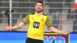 Em Espanha dizem que Raphaël Guerreiro foi 'oferecido' ao Barcelona