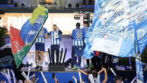 FC Porto celebrou nos Aliados com milhares de adeptos: as melhores imagens da festa