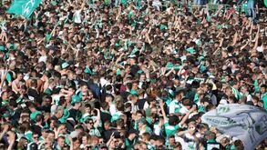 Os festejos impressionantes dos adeptos do Werder Bremen no regresso à Bundesliga