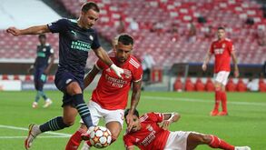 Rui Costa oferece a camisola 10 do Benfica a Götze