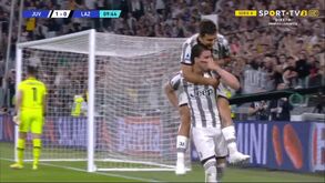 Os festejos de Vlahovic após golo à Lazio com dedicatória especial a Dybala