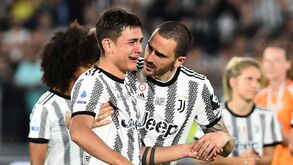 Dybala inconsolável no adeus à Juventus: argentino terminou jogo com a Lazio em lágrimas