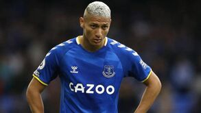 Richarlison avisa Jamie Carragher: «Lava a boca antes de falares de mim, não te respeito»