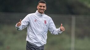 Treinou-o nos juvenis e nos juniores e assegura: «Não há central com o potencial e o perfil de David Carmo»