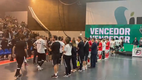 Benfica fez guarda de honra ao Sporting antes de os leões levantarem a Taça de Portugal