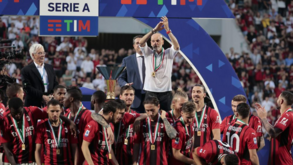 Roubaram a medalha de campeão ao treinador do AC Milan: «Devolvam-ma, é a única que tenho»