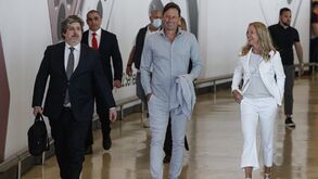 As imagens da chegada de Roger Schmidt a Lisboa