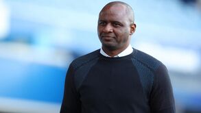 Incidente entre Patrick Vieira e adepto do Everton sem processo