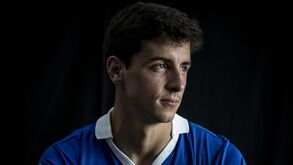 Manu renova com o Feirense