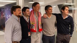 Benfica mostra fotos de bastidores do dia 1 de Roger Schmidt