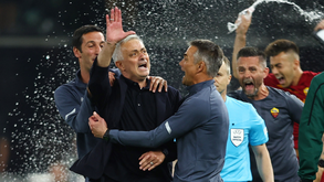 Apito final... e José Mourinho com mais uma celebração que ficará na história