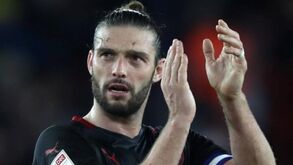 Andy Carroll apanhado na cama com loira dias antes do casamento 