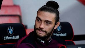 Andy Carroll continua em espiral negativa: Depois da 'bronca' da traição, levou uma 'nega' do Club Brugge