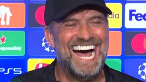 Klopp ri-se à gargalhada e 'dá aula' de francês a jornalista alemão: «Bonjour Mr Klopp» 