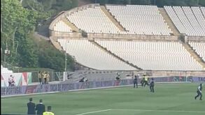 Dois basquetebolistas do Sporting invadem relvado do Jamor e são apanhados pelos seguranças