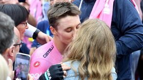 Jai Hindley, o primeiro australiano a vencer o Giro, não veio calçar centopeias