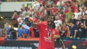 Capitão da equipa de andebol do Benfica faz reclamação e pede mais camisolas a Rui Costa