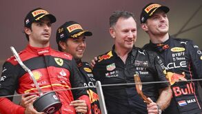 Pai de Verstappen 'atira-se' à Red Bull: «Foi tudo completamente a favor do Checo»