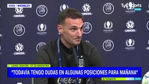 A insólita pergunta sobre a Rainha de Inglaterra que deixou Scaloni... confuso