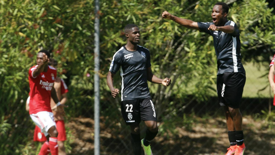 Benfica B-Feirense, 1-2: Fogaceiros vencem no Seixal e 'assaltam' quarto lugar às águias