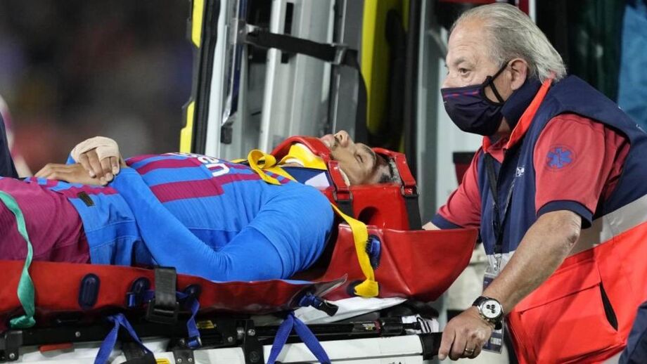 Defesa do Barcelona Ronald Araújo já teve alta hospitalar após concussão