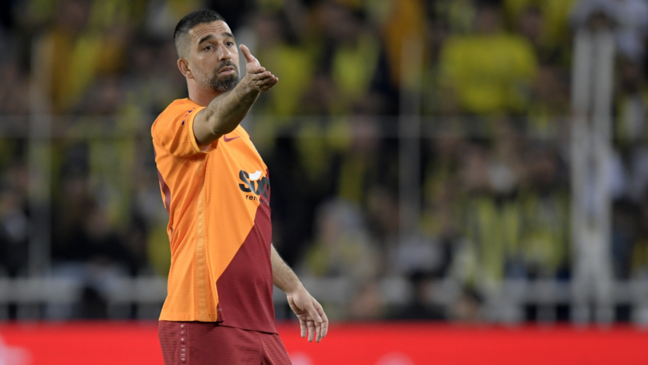 Arda Turan assume problema com o peso: «Faço dieta e paro dez dias depois»