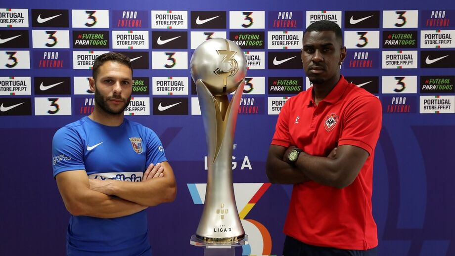 AMBIÇÃO. Capitães Vasco Rosa e Filipe Alves junto ao troféu que discutem hoje