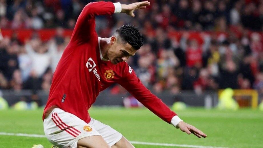 Ferdinand critica ausência de Ronaldo dos melhores do ano da Premier League: «Uma piada!»