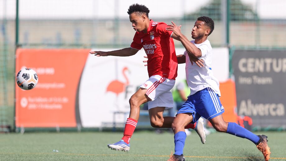 Alverca-Benfica, 1-2: Águia com estrelinha