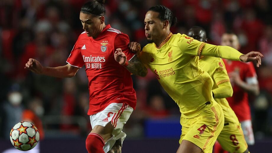 Van Dijk aponta Darwin como um dos jogadores mais difíceis que marcou na carreira