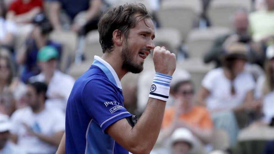 Medvedev avança sem dificuldades para os 'oitavos' de Roland Garros