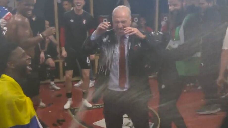 Jeff Mostyn foi ao balneário e não escapou à festa